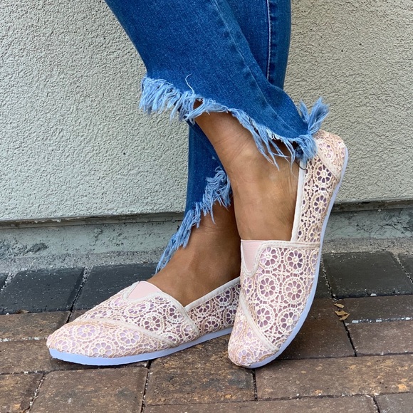 NIB Blush Pink Floral Crochet Slip-On Loafer Flats - Picture 3 of 8